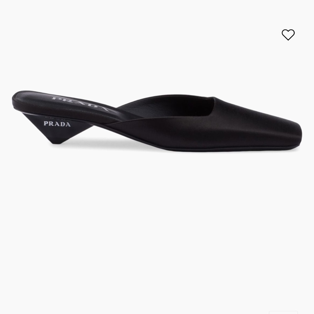 Prada
Logo details Low-heeled mule